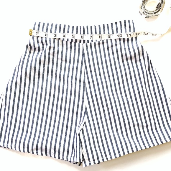 Short Set - Picture 2 of 3